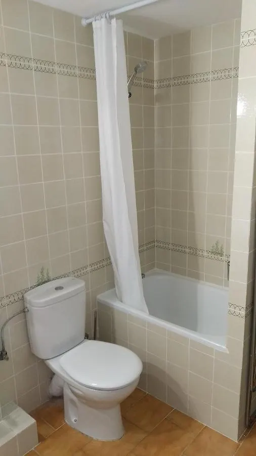 Apartamento Apartamento renovado, luminoso, a 300m de la playa Ampuriabrava 0*,  España