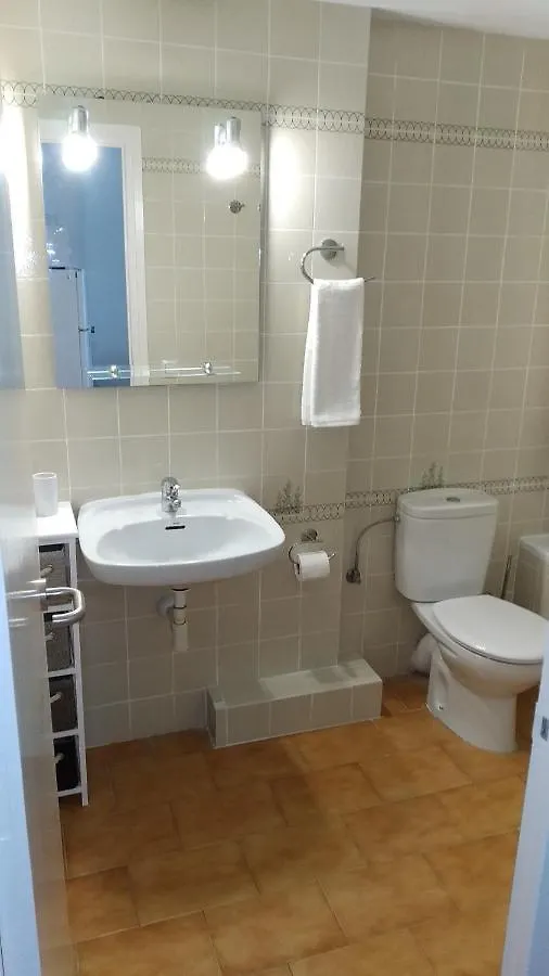 Apartamento Apartamento renovado, luminoso, a 300m de la playa Ampuriabrava España