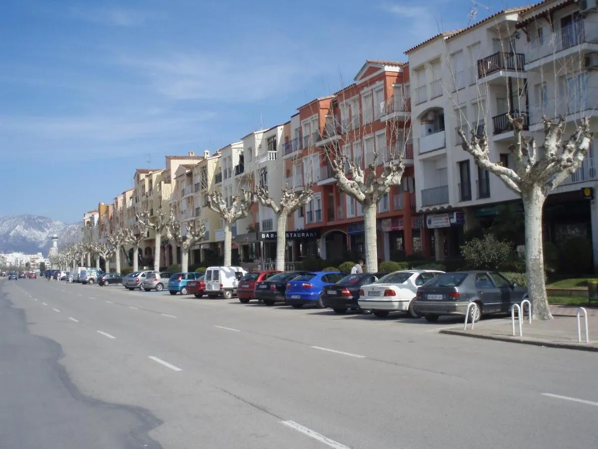 Apartamento Apartamento renovado, luminoso, a 300m de la playa Ampuriabrava España