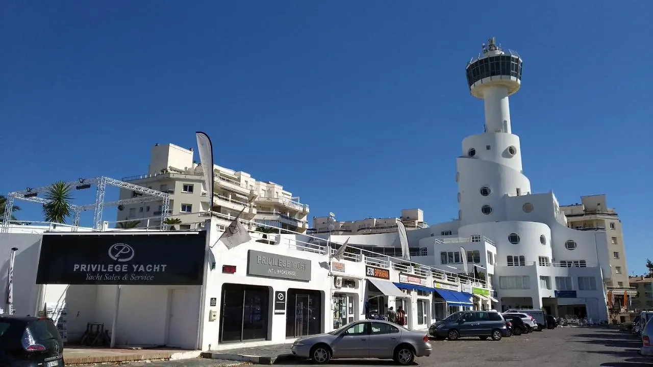 Apartamento Apartamento renovado, luminoso, a 300m de la playa Ampuriabrava
