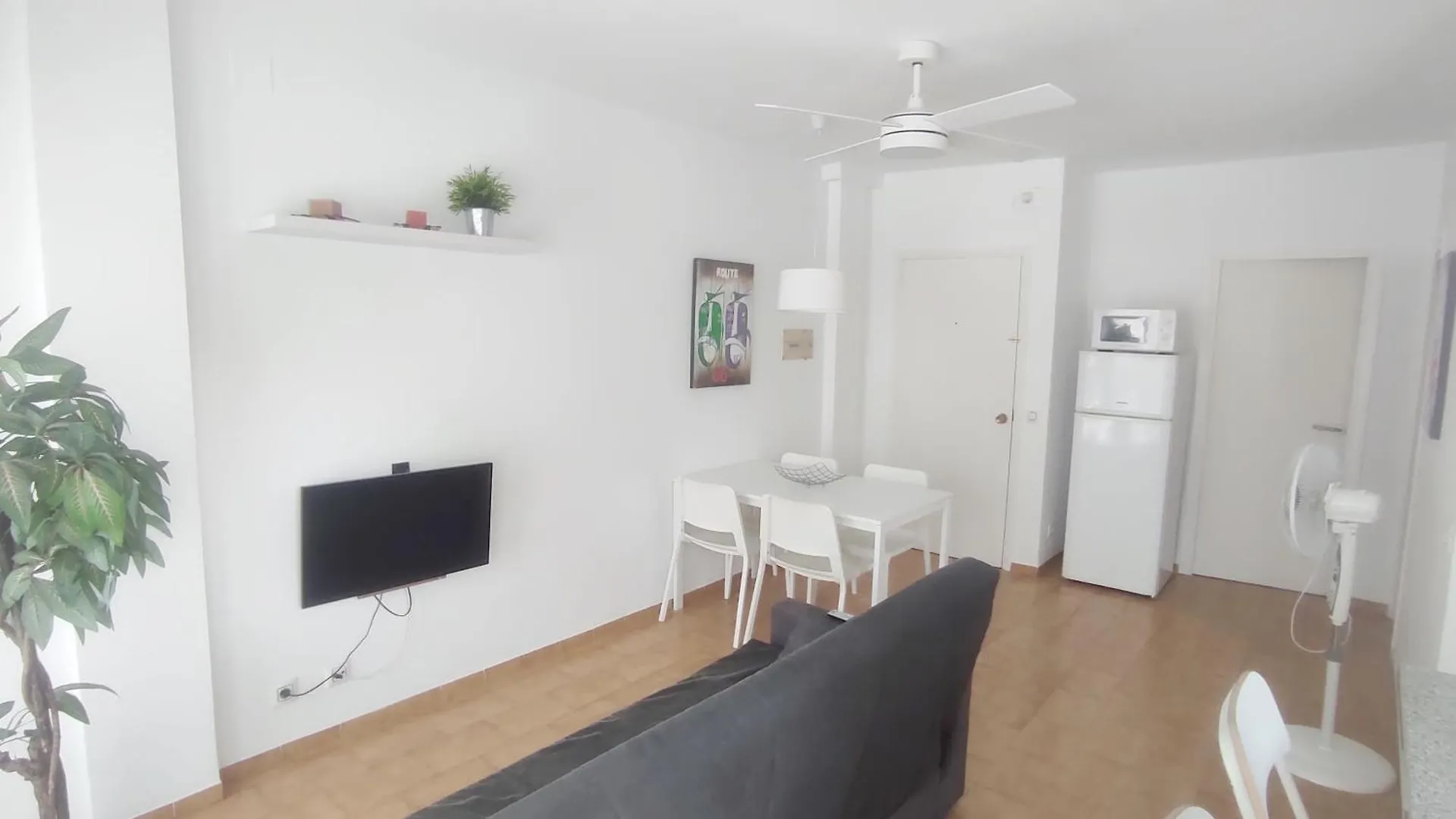 Apartamento Apartamento renovado, luminoso, a 300m de la playa Ampuriabrava España