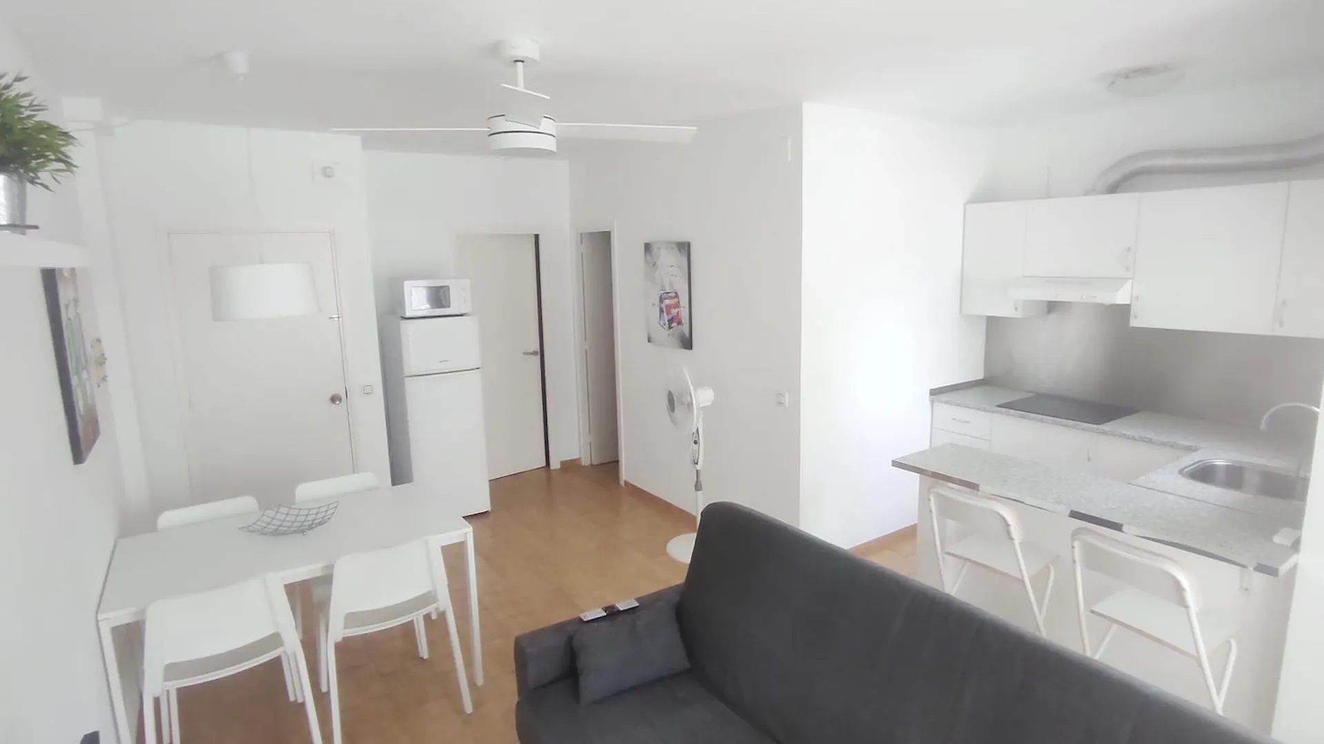 Apartamento Apartamento renovado, luminoso, a 300m de la playa Ampuriabrava